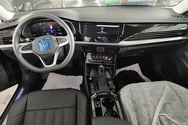 Used Volkswagen Passat New Energy 2025 430 PHEV Hybrid Business Edition Center Console
