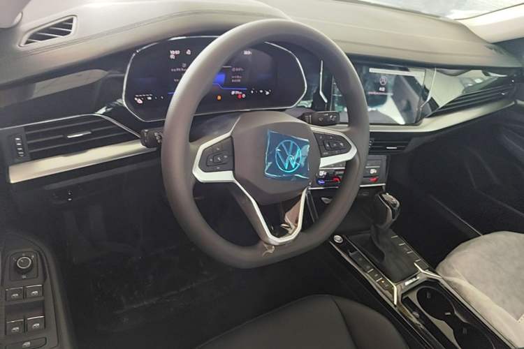 Used Volkswagen Passat New Energy 2025 430 PHEV Hybrid Business Edition Center Console