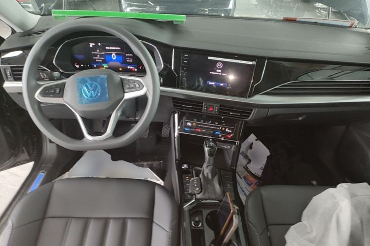 Used Volkswagen Passat New Energy 2025 430 PHEV Hybrid Business Edition Center Console