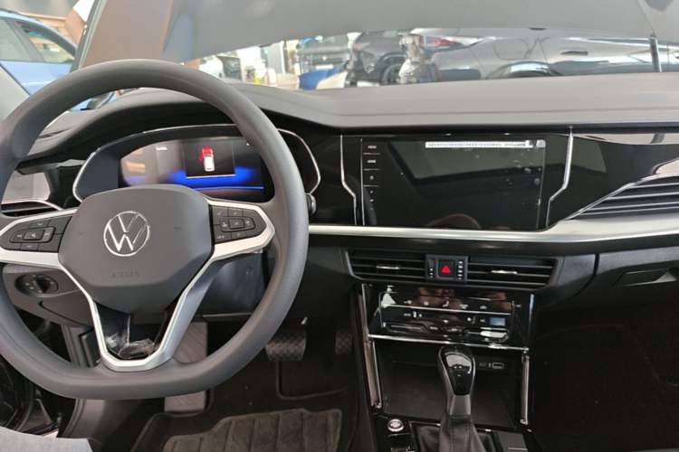 Used Volkswagen Passat New Energy 2025 430 PHEV Hybrid Business Edition Center Console