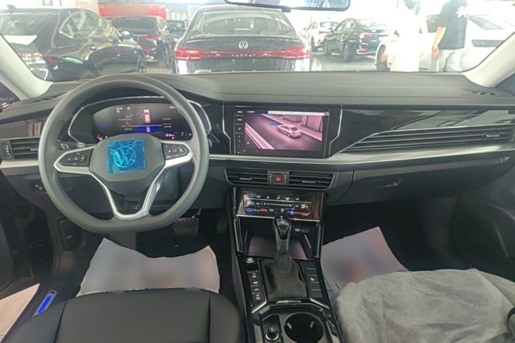 Used Volkswagen Passat New Energy 2025 430 PHEV Hybrid Business Edition Center Console