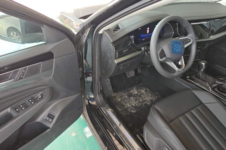 Used Volkswagen Passat New Energy 2025 430 PHEV Hybrid Business Edition Driver Seat