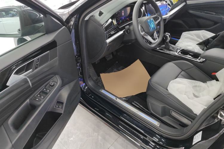 Used Volkswagen Passat New Energy 2025 430 PHEV Hybrid Business Edition Driver Seat