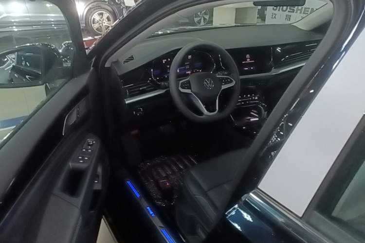 Used Volkswagen Passat New Energy 2025 430 PHEV Hybrid Business Edition Driver Seat