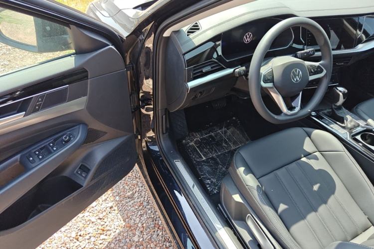 Used Volkswagen Passat New Energy 2025 430 PHEV Hybrid Business Edition Driver Seat