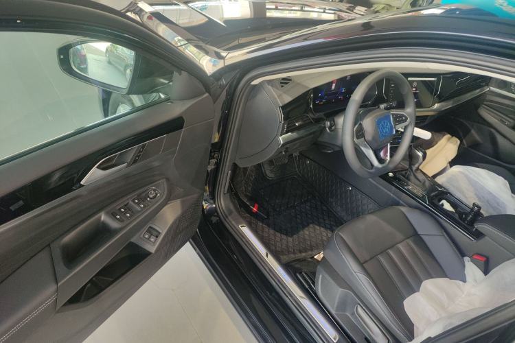 Used Volkswagen Passat New Energy 2025 430 PHEV Hybrid Business Edition Driver Seat