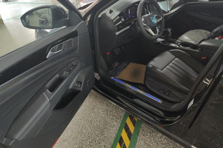 Used Volkswagen Passat New Energy 2025 430 PHEV Hybrid Business Edition Driver Seat