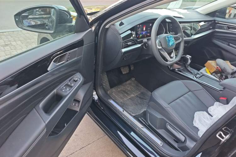 Used Volkswagen Passat New Energy 2025 430 PHEV Hybrid Business Edition Driver Seat