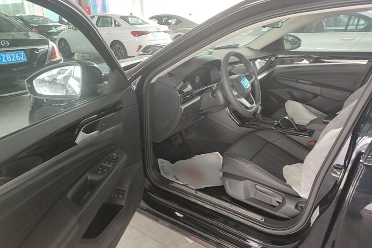 Used Volkswagen Passat New Energy 2025 430 PHEV Hybrid Business Edition Driver Seat