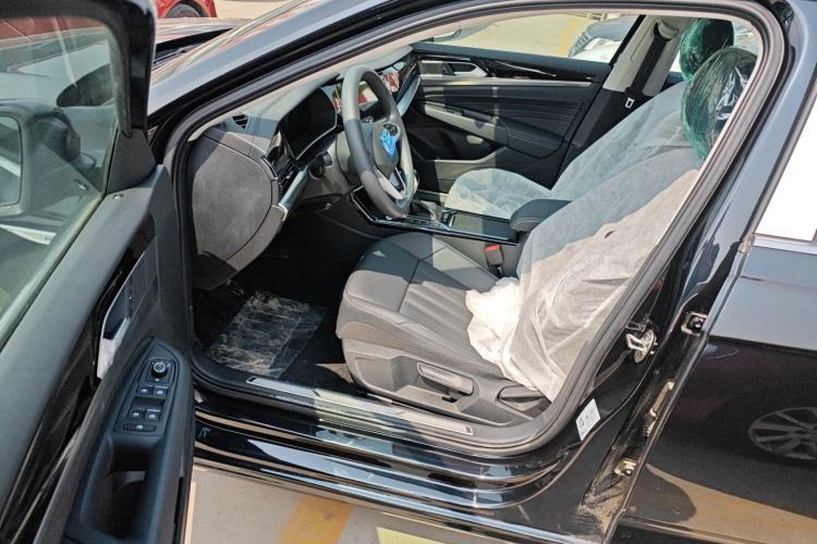 Used Volkswagen Passat New Energy 2025 430 PHEV Hybrid Business Edition Driver Seat