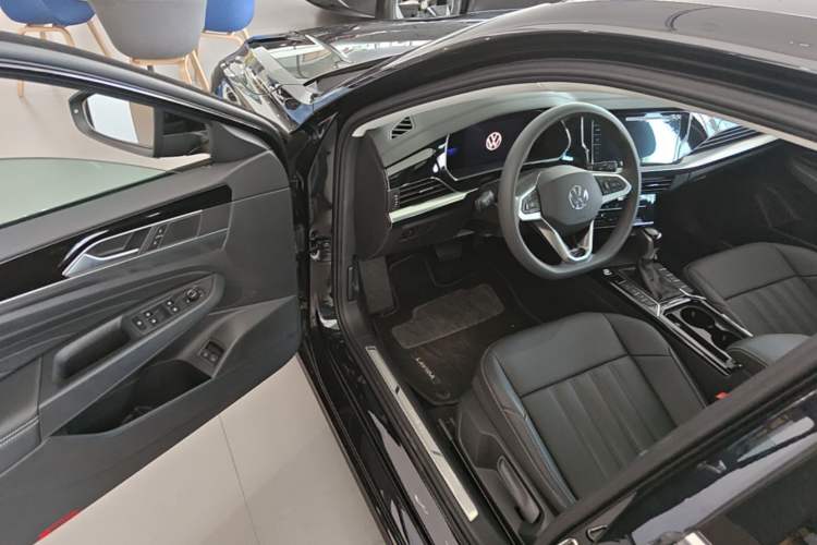 Used Volkswagen Passat New Energy 2025 430 PHEV Hybrid Business Edition Driver Seat