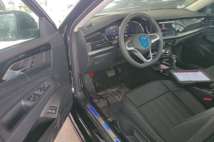 Used Volkswagen Passat New Energy 2025 430 PHEV Hybrid Business Edition Driver Seat