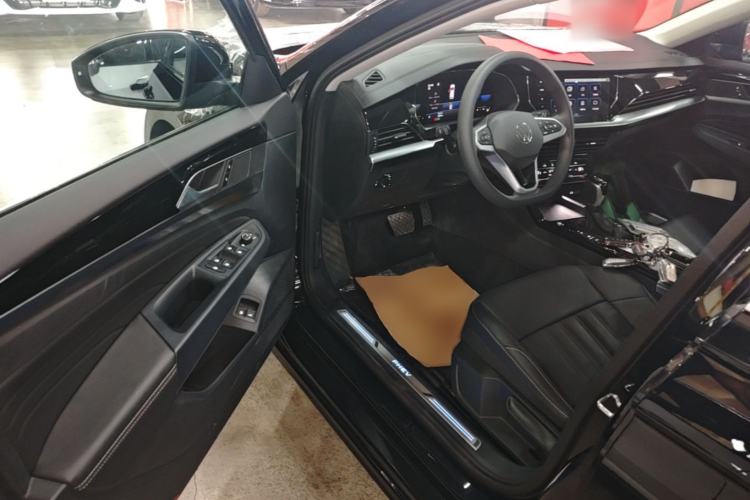 Used Volkswagen Passat New Energy 2025 430 PHEV Hybrid Business Edition Driver Seat