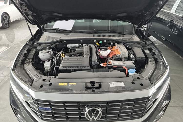 Used Volkswagen Passat New Energy 2025 430 PHEV Hybrid Business Edition Engine Bay