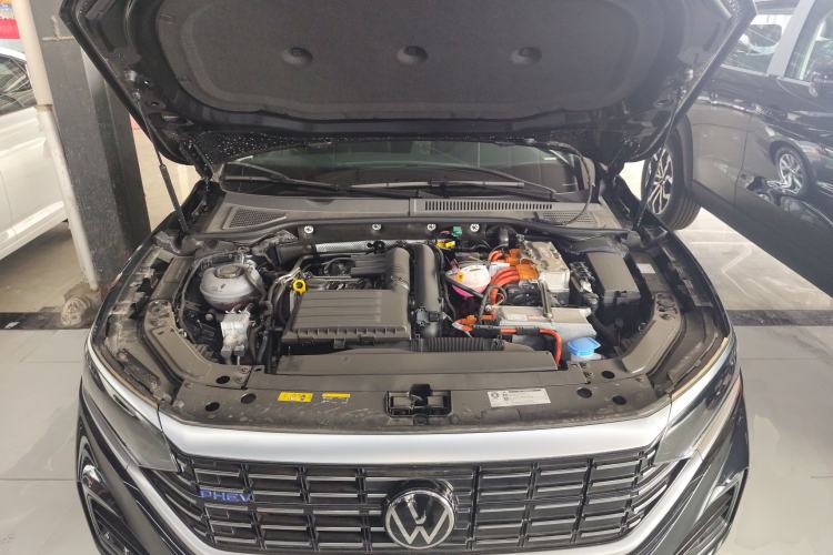 Used Volkswagen Passat New Energy 2025 430 PHEV Hybrid Business Edition Engine Bay