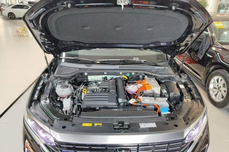 Used Volkswagen Passat New Energy 2025 430 PHEV Hybrid Business Edition Engine Bay