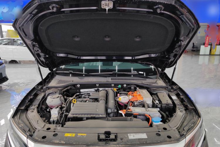 Used Volkswagen Passat New Energy 2025 430 PHEV Hybrid Business Edition Engine Bay