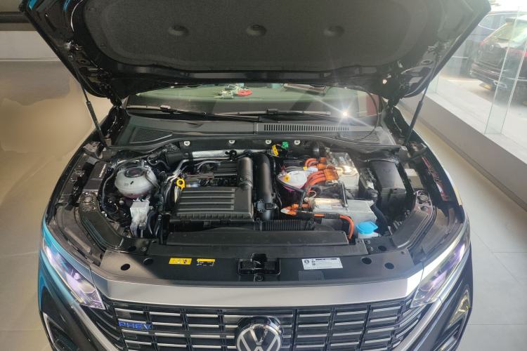 Used Volkswagen Passat New Energy 2025 430 PHEV Hybrid Business Edition Engine Bay