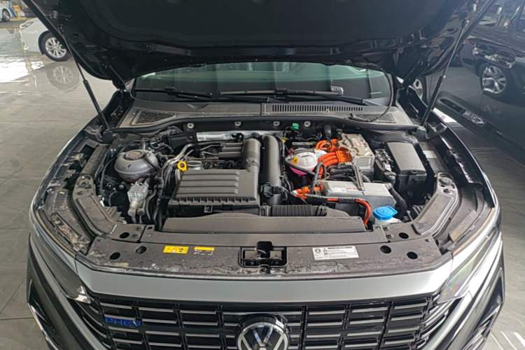 Used Volkswagen Passat New Energy 2025 430 PHEV Hybrid Business Edition Engine Bay