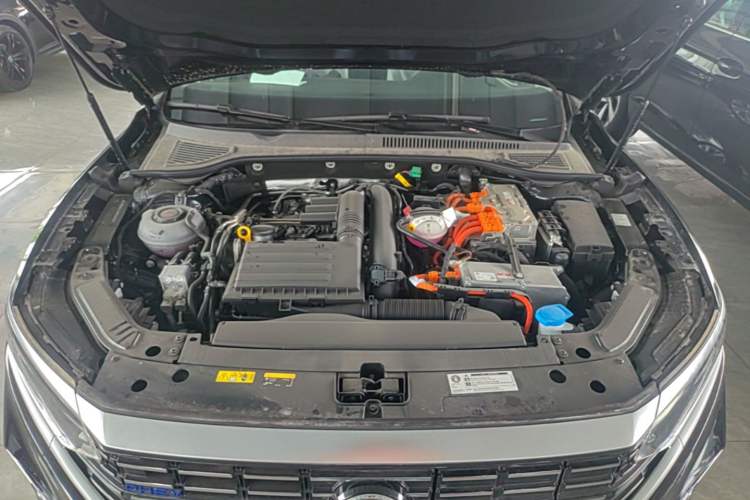 Used Volkswagen Passat New Energy 2025 430 PHEV Hybrid Business Edition Engine Bay