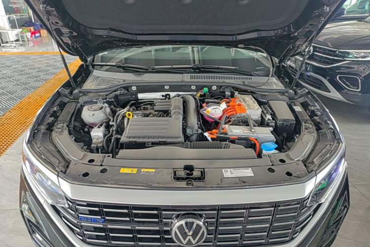 Used Volkswagen Passat New Energy 2025 430 PHEV Hybrid Business Edition Engine Bay