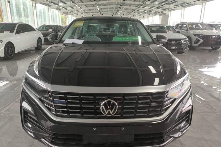 Used Volkswagen Passat New Energy 2025 430 PHEV Hybrid Business Edition Front