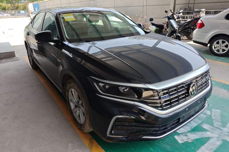 Used Volkswagen Passat New Energy 2025 430 PHEV Hybrid Business Edition Front Right 45 Deg