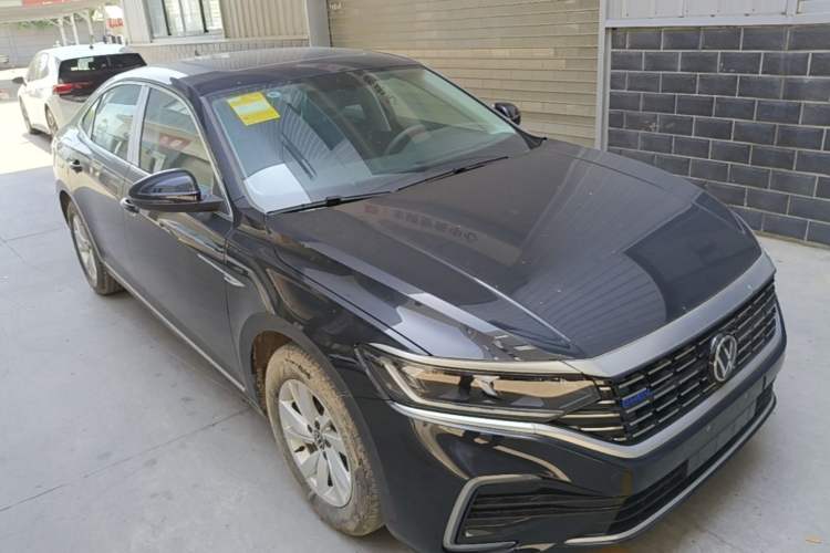 Used Volkswagen Passat New Energy 2025 430 PHEV Hybrid Business Edition Front Right 45 Deg