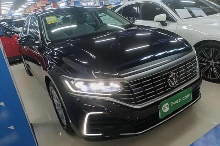 Used Volkswagen Passat New Energy 2025 430 PHEV Hybrid Business Edition Front Right 45 Deg