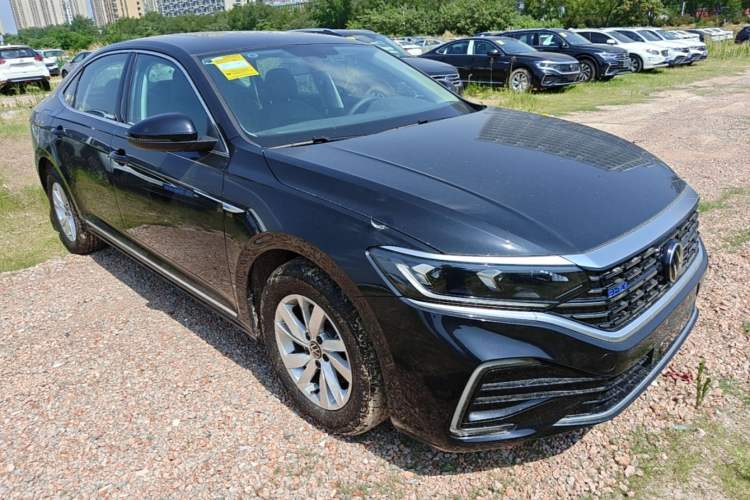 Used Volkswagen Passat New Energy 2025 430 PHEV Hybrid Business Edition Front Right 45 Deg