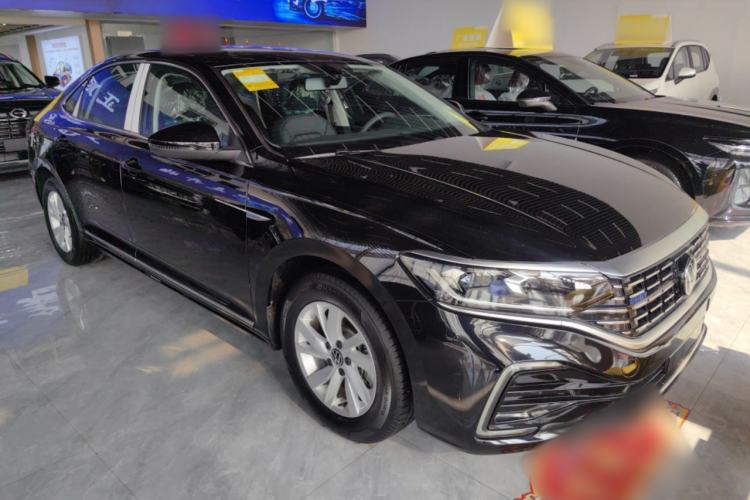 Used Volkswagen Passat New Energy 2025 430 PHEV Hybrid Business Edition Front Right 45 Deg