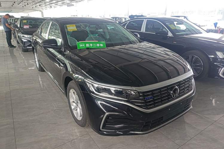 Used Volkswagen Passat New Energy 2025 430 PHEV Hybrid Business Edition Front Right 45 Deg