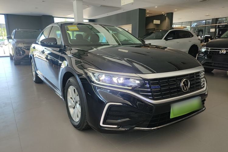 Used Volkswagen Passat New Energy 2025 430 PHEV Hybrid Business Edition Front Right 45 Deg