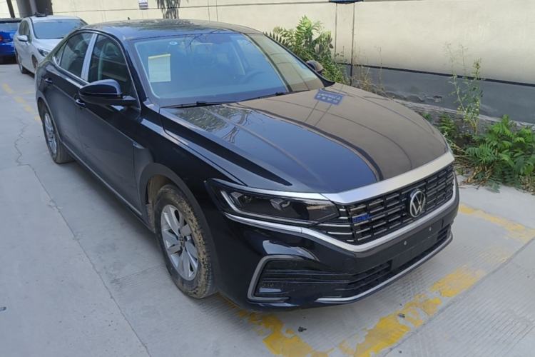 Used Volkswagen Passat New Energy 2025 430 PHEV Hybrid Business Edition Front Right 45 Deg
