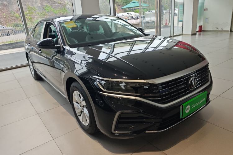 Used Volkswagen Passat New Energy 2025 430 PHEV Hybrid Business Edition Front Right 45 Deg