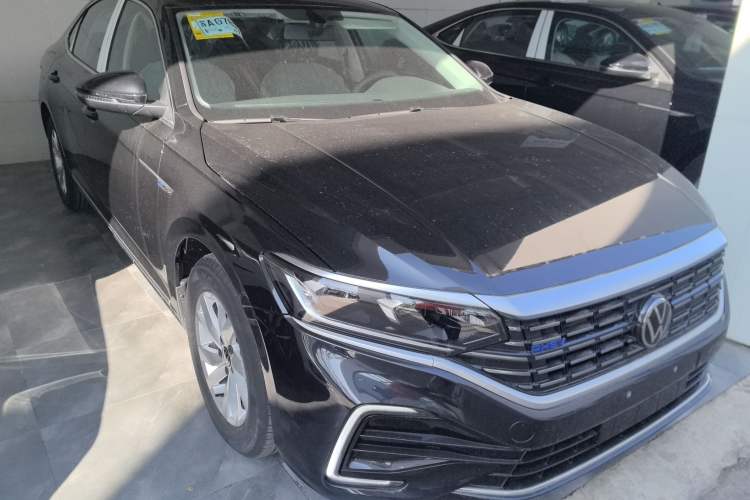 Used Volkswagen Passat New Energy 2025 430 PHEV Hybrid Business Edition Front Right 45 Deg