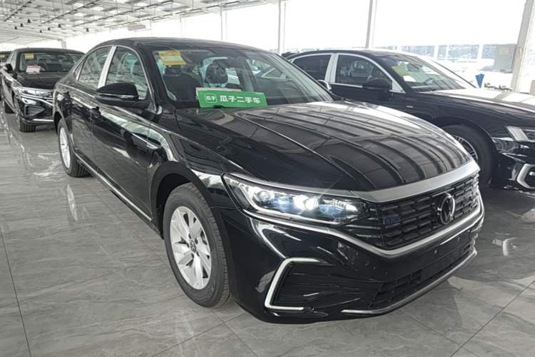 Used Volkswagen Passat New Energy 2025 430 PHEV Hybrid Business Edition Front Right 45 Deg