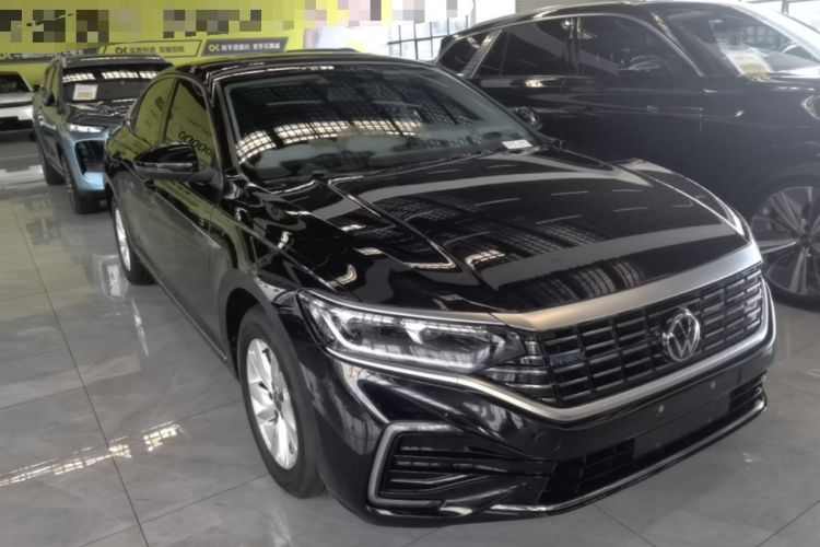 Used Volkswagen Passat New Energy 2025 430 PHEV Hybrid Business Edition Front Right 45 Deg