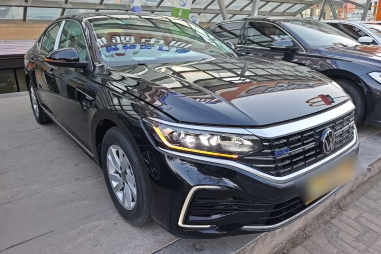 Used Volkswagen Passat New Energy 2025 430 PHEV Hybrid Business Edition Front Right 45 Deg