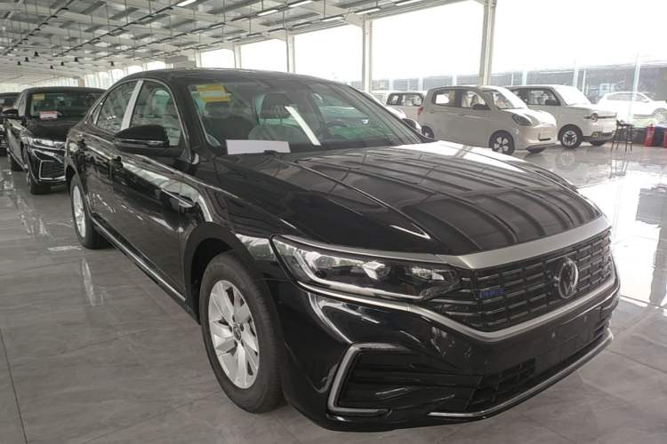 Used Volkswagen Passat New Energy 2025 430 PHEV Hybrid Business Edition Front Right 45 Deg