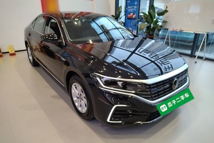 Used Volkswagen Passat New Energy 2025 430 PHEV Hybrid Business Edition Front Right 45 Deg