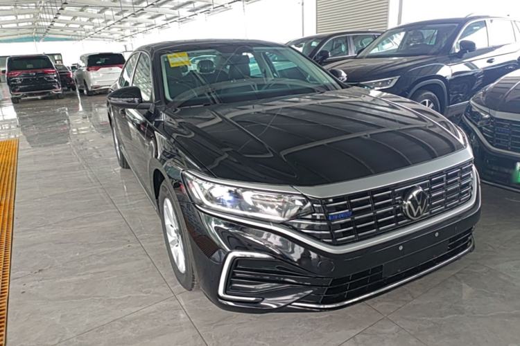 Used Volkswagen Passat New Energy 2025 430 PHEV Hybrid Business Edition Front Right 45 Deg