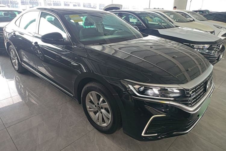 Used Volkswagen Passat New Energy 2025 430 PHEV Hybrid Business Edition Front Right 45 Deg