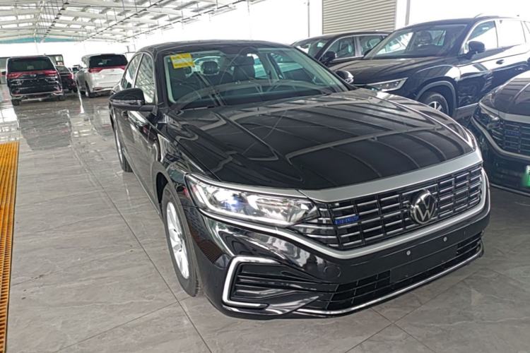 Used Volkswagen Passat New Energy 2025 430 PHEV Hybrid Business Edition Front Right 45 Deg