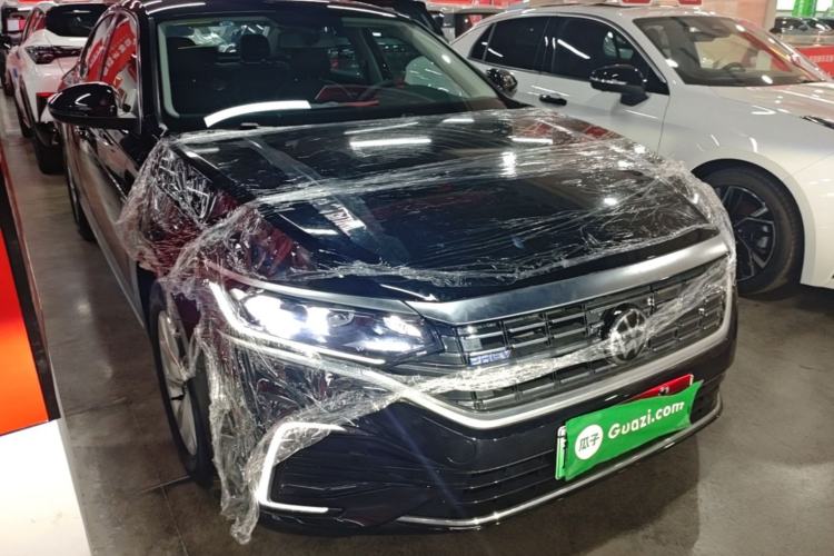 Used Volkswagen Passat New Energy 2025 430 PHEV Hybrid Business Edition Front Right 45 Deg