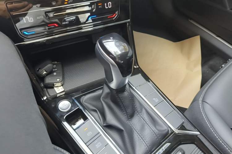 Used Volkswagen Passat New Energy 2025 430 PHEV Hybrid Business Edition Gear Lever