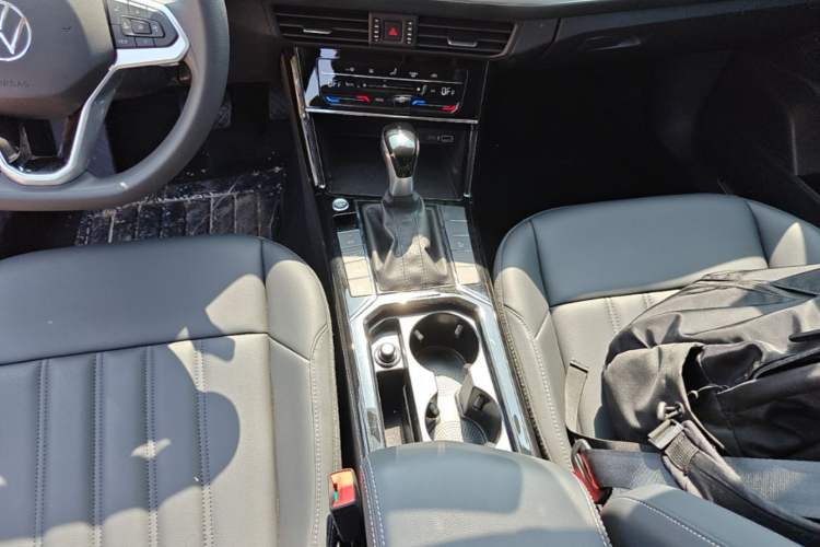Used Volkswagen Passat New Energy 2025 430 PHEV Hybrid Business Edition Gear Lever