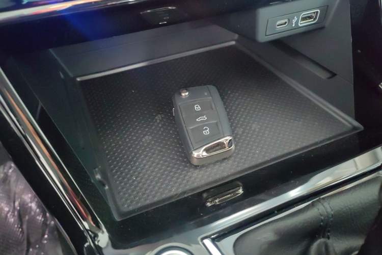 Used Volkswagen Passat New Energy 2025 430 PHEV Hybrid Business Edition Interior 1
