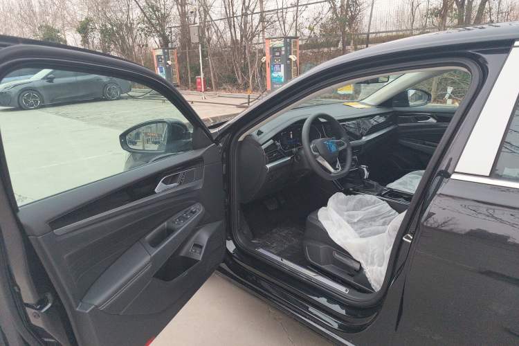 Used Volkswagen Passat New Energy 2025 430 PHEV Hybrid Business Edition Interior 1