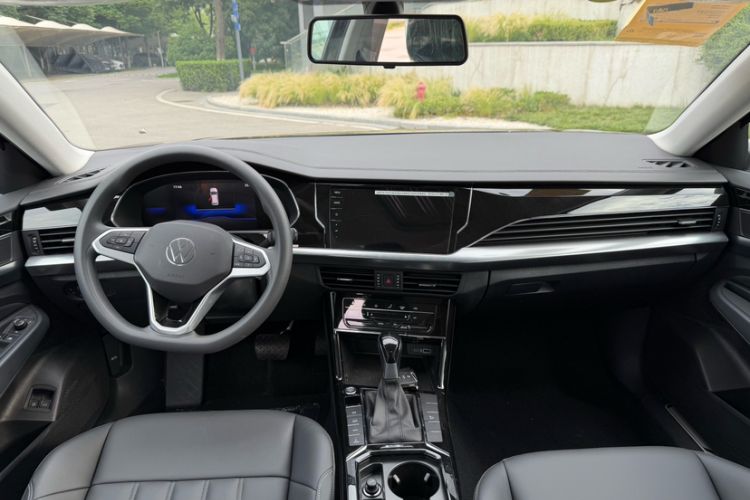 Used Volkswagen Passat New Energy 2025 430 PHEV Hybrid Business Edition Interior 3